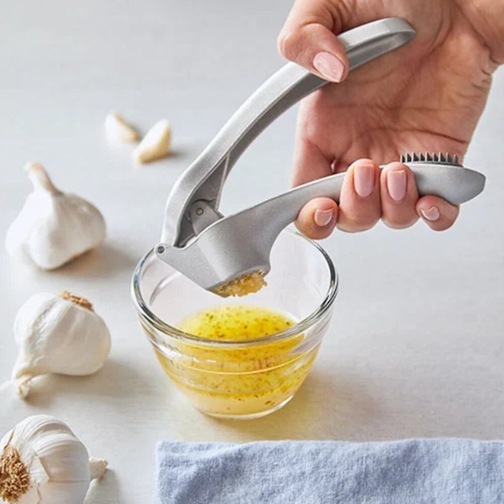 Pampered Chef Garlic Press #2576 With Cleaning Tool